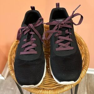 Women’s Black Skechers Tennis Shoes, Size 8, EUC